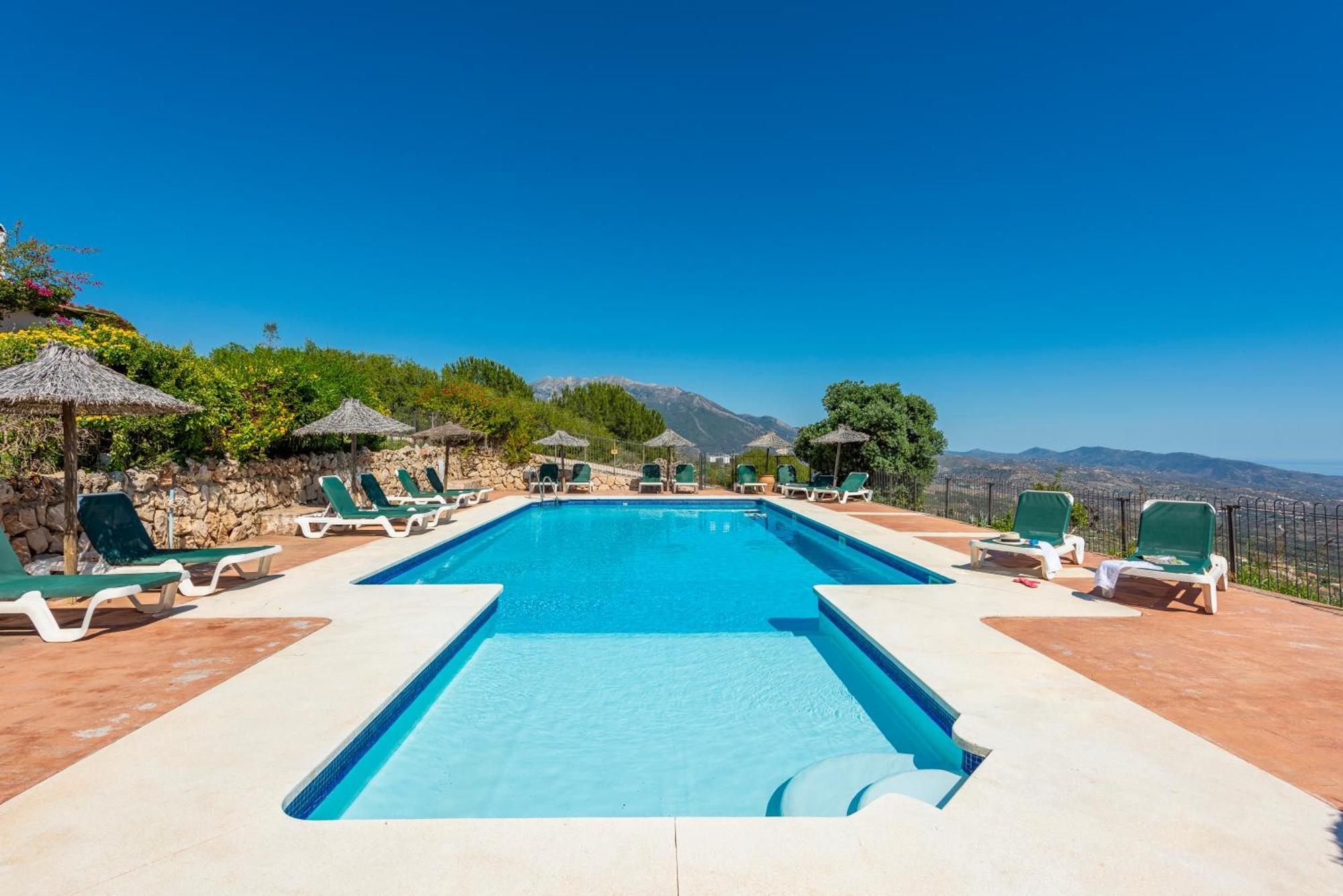Cantueso Holiday Park Periana Екстер'єр фото